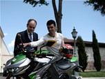 Bakan Akif Çağatay Kılıç, Milli Motorsikletçi Kenan Sofuoğlu'nu kabul etti.