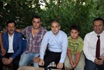 Gençlik ve Spor Bakanı Akif Çağatay Kılıç, Samsun'un Badırlı Köyü'nde yer alan aile kabristanını ziyareti ardından hemşehrileri ile sohbet etti ve hatıra fotoğrafı çektirdi.