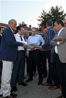 Gençlik ve Spor Bakanı Akif Çağatay Kılıç, Samsun'un Badırlı Köyü'nde yer alan aile kabristanını ziyareti ardından köye yapılması planlanan okul hakkında bilgi aldı.