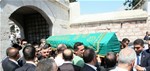 Gençlik ve Spor Bakanı Akif Çağatay Kılıç, merhum Murat Göğebakan'ın İstanbul Fatih Camii'inde düzenlenen cenaze törenine katıldı.