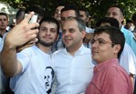 Gençlik ve Spor Bakanı Akif Çağatay Kılıç, Isparta'nın Yalvaç ilçesinde vatandaşlar ile sohbet etti ve hatıra fotoğrafı çektirdi.