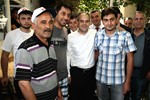 Gençlik ve Spor Bakanı Akif Çağatay Kılıç, Isparta'nın Yalvaç ilçesinde vatandaşlar ile sohbet etti ve hatıra fotoğrafı çektirdi.