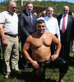 Gençlik ve Spor Bakanı Akif Çağatay Kılıç, Isparta'nın Uluborlu ilçesinde düzenlenen 38. Geleneksel Uluborlu Yağlı Pehlivan Güreşleri'ni izledi.