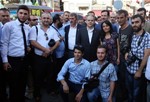 Gençlik ve Spor Bakanı Akif Çağatay Kılıç, Samsun'un Subaşı ve Mecidiye caddelerinde hemşehrileri ile sohbet etti.