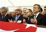 Vefat eden Beşiktaş'ın Onursal Başkanı Süleyman Seba, İstanbul Dolmabahçe'deki Bezmialem Valide Sultan Camisi'nde kılınan cenaze namazının ardından son yolculuğuna uğurlandı.