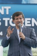 Başbakan Ahmet Davutoğlu ve Gençlik ve Spor Bakanı Akif Çağatay Kılıç, Konya'da çeşitli ziyaretlerde bulundu.
