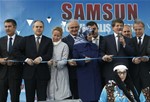 Başbakan Ahmet Davutoğlu ve Gençlik ve Spor Bakanı Akif Çağatay Kılıç, Samsun'da yapımı tamamlanan eserlerin toplu açılış törenine katıldı.