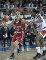 Gençlik ve Spor Bakanı Akif Çağatay Kılıç, 2014 Fiba Kadınlar Dünya Basketbol Şampiyonası'nda Ankara Arena Spor Salonu'nda oynanan Türkiye - Mozambik karşılaşmasını izledi.