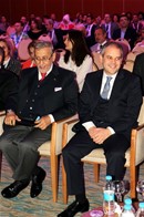 Gençlik ve Spor Bakanı Akif Çağatay Kılıç, Muğla'nın Bodrum ilçesinde düzenlenen Transplantasyon - 14 Kongresi'ne katıldı. Kılıç, kongrede doktor olan babası Sinan Kılıç ile bir araya geldi.