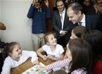 Gençlik ve Spor Bakanı Akif Çağatay Kılıç, Bursa Osmangazi Gençlik Merkezi'ni ziyaret etti.