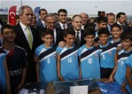 Gençlik ve Spor Bakanı Akif Çağatay Kılıç, Bursa  Atıcılar Eğitim ve Spor Vadisi'nde yaptığı ziyarette amatör spor kulüplerine malzeme dağıtımında bulundu.