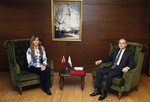 Gençlik ve Spor Bakanı Akif Çağatay Kılıç, dünya rekortmeni milli sporcu Şahika Ercümen’i makamında kabul etti.