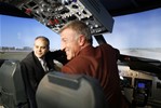 Gençlik ve Spor Bakanı Akif Çağatay Kılıç, Antalya'da Türk Hava Yolları'na ait uçak simülatöründe uçak uçurdu.