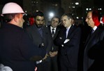 Gençlik ve Spor Bakanı Akif Çağatay Kılıç, Antalya'da iskelesi çöken spor salonu inşaatında incelemelerde bulundu.