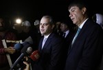 Gençlik ve Spor Bakanı Akif Çağatay Kılıç, Antalya'da iskelesi çöken spor salonu inşaatında incelemelerde bulundu ve basın mensuplarına açıklamalar yaptı.