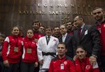 Sayın Başbakanımız Ahmet Davutoğlu, TBMM AK Parti Grup Toplantısı'nda Almanya'da düzenlenen Dünya Karate Şampiyonası'nda üçüncü olan Karate Milli Takım oyuncuları ile fotoğraf çektirdi.