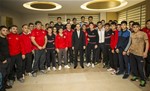 Gençlik ve Spor Bakanı Akif Çağatay Kılıç, Türkiye Olimpiyat Hazırlık Merkezi (TOHM)’da kalan sporcuları ziyaret etti.