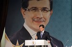 Başbakan Ahmet Davutoğlu ile Gençlik ve Spor Bakanı Akif Çağatay Kılıç, Ak Parti 100. Genişletilmiş İl Başkanları Toplantısı'na katıldı.