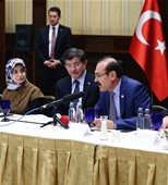 Başbakan Ahmet Davutoğlu ile Gençlik ve Spor Bakanı Akif Çağatay Kılıç, Berlin'de UETD tarafından düzenlenen toplantıya katıldı.