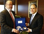 Gençlik ve Spor Bakanı Akif Çağatay Kılıç, Şili 'nin Ankara Büyükelçisi Fernando Varela Palma 'yı makamında kabul etti.