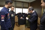 Gençlik ve Spor Bakanı Akif Çağatay Kılıç, Türkiye Motosiklet Federasyonu Başkanı Bekir Yunus Ucar ve motor sporcuları Şakir Şenkalaycı ile Serkan Özdemir’i makamında kabul etti.