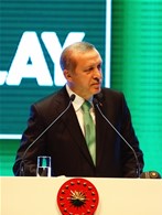 Cumhurbaşkanı Recep Tayyip Erdoğan ile Gençlik ve Spor Bakanı Akif Çağatay Kılıç, Cemal Reşit Rey Konser Salonu'nda düzenlenen Zümrüdüanka Yeşilay Enleri 2015 Ödül Törenine katıldı.