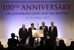 Başbakan Ahmet Davutoğlu ile Gençlik ve Spor Bakanı Akif Çağatay Kılıç, İstanbul Kongre Merkezi'nde düzenlenen Çanakkale 100. Yıl Barış Zirvesi'ne katıldı.