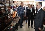 Gençlik ve Spor Bakanı Akif Çağatay Kılıç, Samsun Çarşamba İlçesi esnafını ziyaret etti.