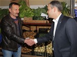 Gençlik ve Spor Bakanı Akif Çağatay Kılıç, Samsun'un Kavak İlçesi'nde esnaf ziyaretinde bulundu.