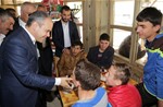 Gençlik ve Spor Bakanı Akif Çağatay Kılıç, Samsun'un Asarcık İlçesi'nde esnaf ziyaretinde bulundu.