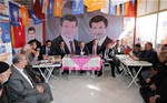 Gençlik ve Spor Bakanı Akif Çağatay Kılıç, Diriliş Mahallesi Seçim Koordinasyon Merkezi'ni ziyaret etti.