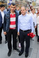Gençlik ve Spor Bakanı Akif Çağatay Kılıç, Samsun'un Çiftlik Caddesi'nde hemşehrileri ile bir araya geldi.