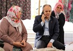 Gençlik ve Spor Bakanı Akif Çağatay Kılıç, Samsun'un İlyasköy Mahallesi'nde pazar esnafını ziyaret etti.