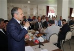 Gençlik ve Spor Bakanı Akif Çağatay Kılıç, Samsun'un Vezirköprü İlçesi'nde sivil toplum kuruluşları temsilcileri ile kahvaltı programında bir araya geldi.