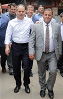 Gençlik ve Spor Bakanı Akif Çağatay Kılıç, Samsun'un Vezirköprü İlçesi esnafını ziyaret etti.