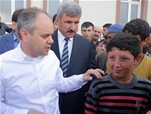 Gençlik ve Spor Bakanı Akif Çağatay Kılıç, Samsun'un Vezirköprü İlçesi Oymaağaç ve Türkmen Mahalleri'ni ziyaret etti. 