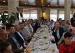 Gençlik ve Spor Bakanı Akif Çağatay Kılıç, Memur - Sen üyeleri ile kahvaltıda bir araya geldi.