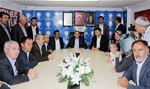 Gençlik ve Spor Bakanı Akif Çağatay Kılıç, Ak Parti Asarcık İlçe Başkanlığı'nı ziyaret etti.