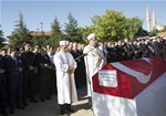 Gençlik ve Spor Bakanı Akif Çağatay Kılıç, Şehit Polis Memuru Feyyaz Yumuşak'ın cenaze törenine katıldı.