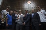 Başbakan Ahmet Davutoğlu ile Gençlik ve Spor Bakanı Akif Çağatay Kılıç, AK Parti TBMM Grup toplantısında İşitme Engelliler Futbol ve Voleybol Milli Takımları'nı kabul etti.