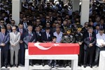 Başbakan Ahmet Davutoğlu ile Gençlik ve Spor Bakanı Akif Çağatay Kılıç, Şehit Piyade Onbaşı Hamza Yıldırım'ın Kocatepe Camii'nde düzenlenen cenaze törenine katıldı.
