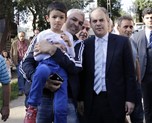 Gençlik ve Spor Bakanı Akif Çağatay Kılıç, Samsun'un Badırlı Mahallesi'nde hemşehrileri ile bayramlaştı.