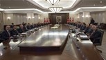 64. hükümetin ilk Bakanlar Kurulu, Başbakan Ahmet Davutoğlu başkanlığında Çankaya Köşkü'nde toplandı.