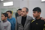 Gençlik ve Spor Bakanı Akif Çağatay Kılıç, Kırıkkale Başpınar Stadyumu'nun altında bulunan boks salonuna giderek antrenman yapan sporcuları ziyaret etti.