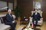 Gençlik ve Spor Bakanı Akif Çağatay Kılıç, THY Genel Müdürü Temel Kotil'i makamında kabul etti.