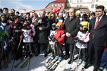 Başbakan Ahmet Davutoğlu, Gençlik ve Spor Bakanı Akif Çağatay Kılıç ile Bingöl’deki Haserek Kayak Merkezi’nin açılışını yaptı. 