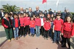 Bakan Çağatay Kılıç, İstiklal İlköğretim Okulu öğrencileri ile sohbet etti.
