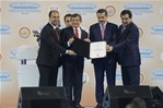 Başbakan Davutoğlu'nun Şanlıurfa'daki toplantı ve inceleme gezilerine Gençlik ve Spor Bakanı Akif Çağatay Kılıç da eşlik etti.
