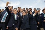 Gençlik ve Spor Bakanı Akif Çağatay Kılıç’ın başkanlığında, Bakanlık çalışanları ile 81 ilden ve KKTC’den gelen temsilci gençler Anıtkabir’i ziyaret etti.