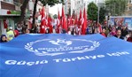 Bin 919 metre uzunluğundaki Türk bayrağıyla Gençlik Bayrak Yürüyüşünee Gençlik ve Spor Bakanı Akif Çağatay Kılıç da katıldı.